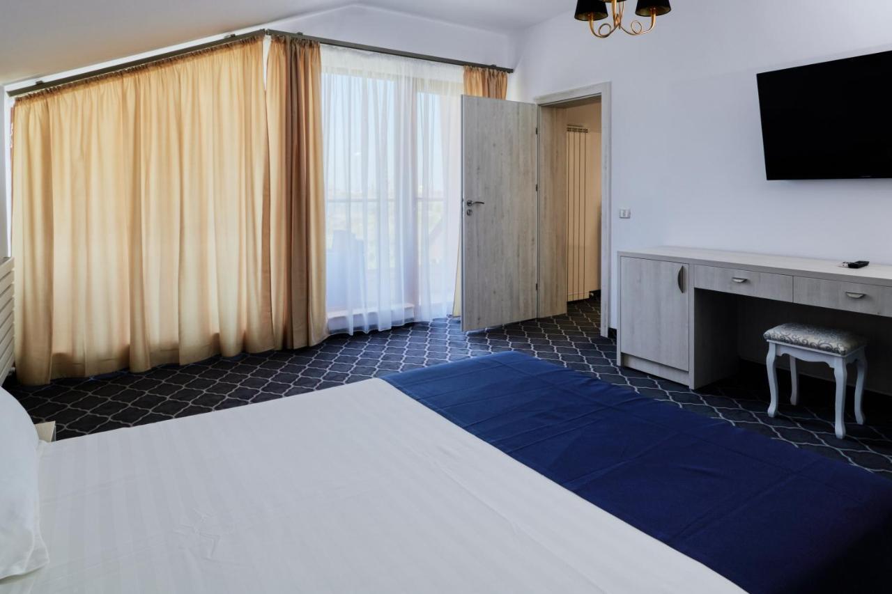 Eros Beach Resort นาโวดาริ ภายนอก รูปภาพ