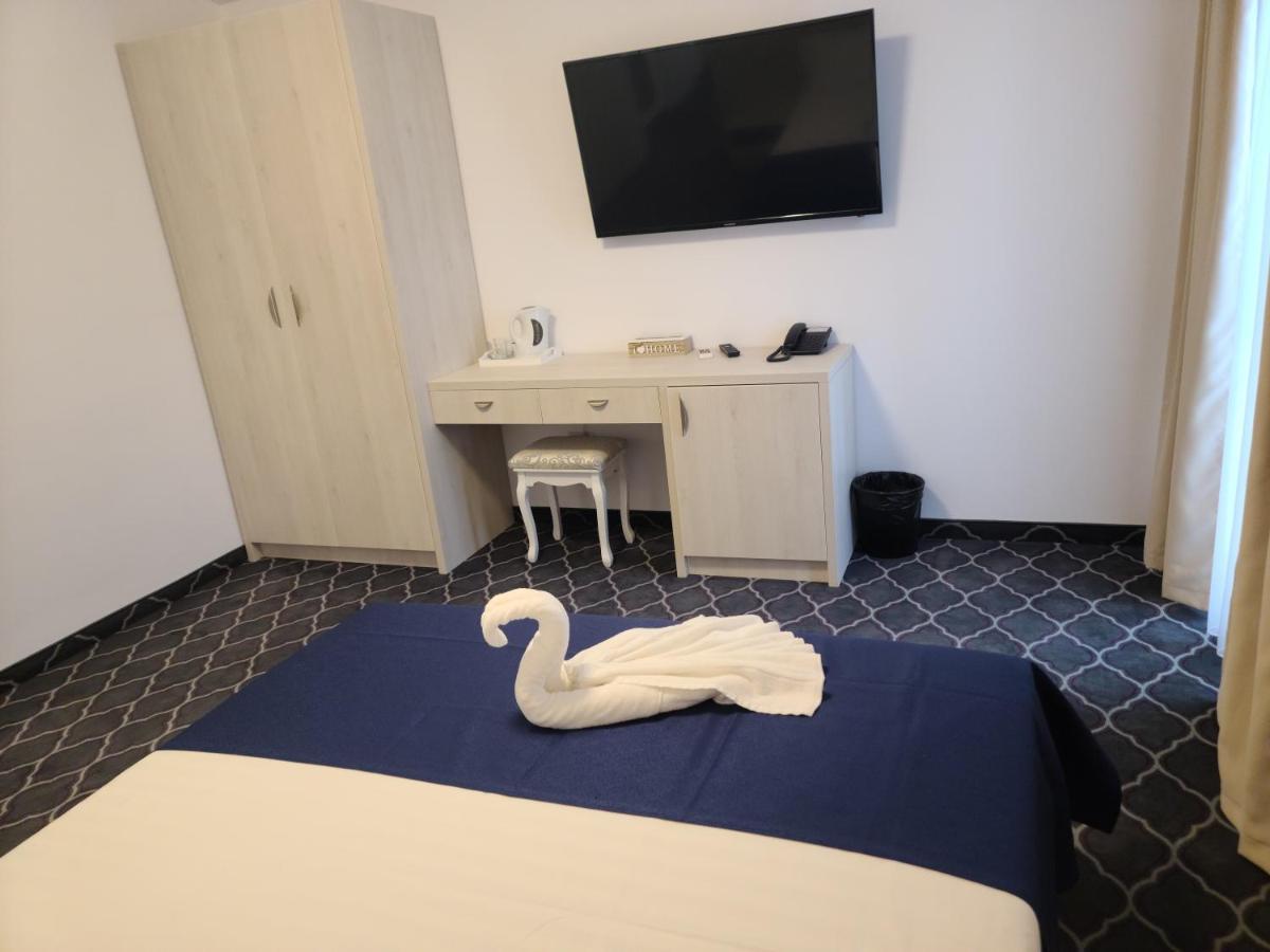 Eros Beach Resort นาโวดาริ ภายนอก รูปภาพ