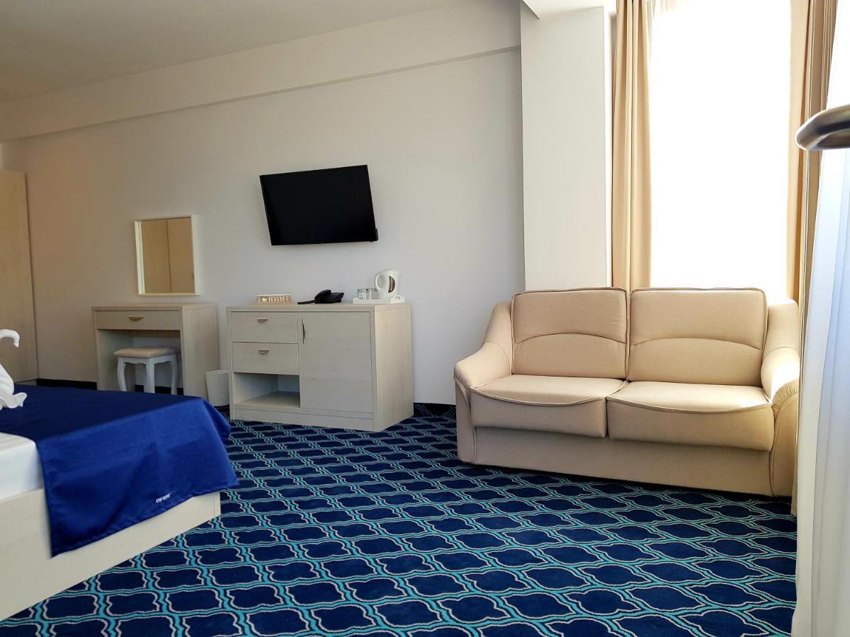 Eros Beach Resort นาโวดาริ ภายนอก รูปภาพ